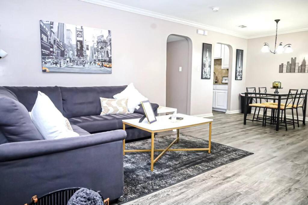 Comfy Two-Bedroom Apartment In Arlington Buitenkant foto